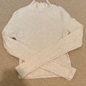 American Eagle Outfitters Light Gray Long Sleeve Tee